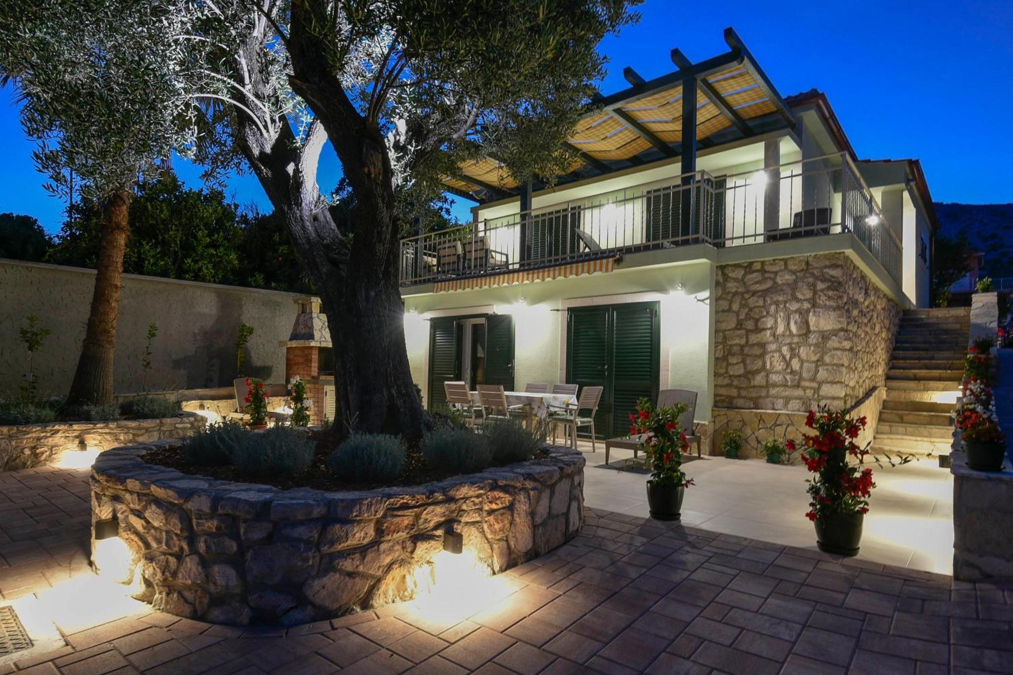 Oliva Villa *