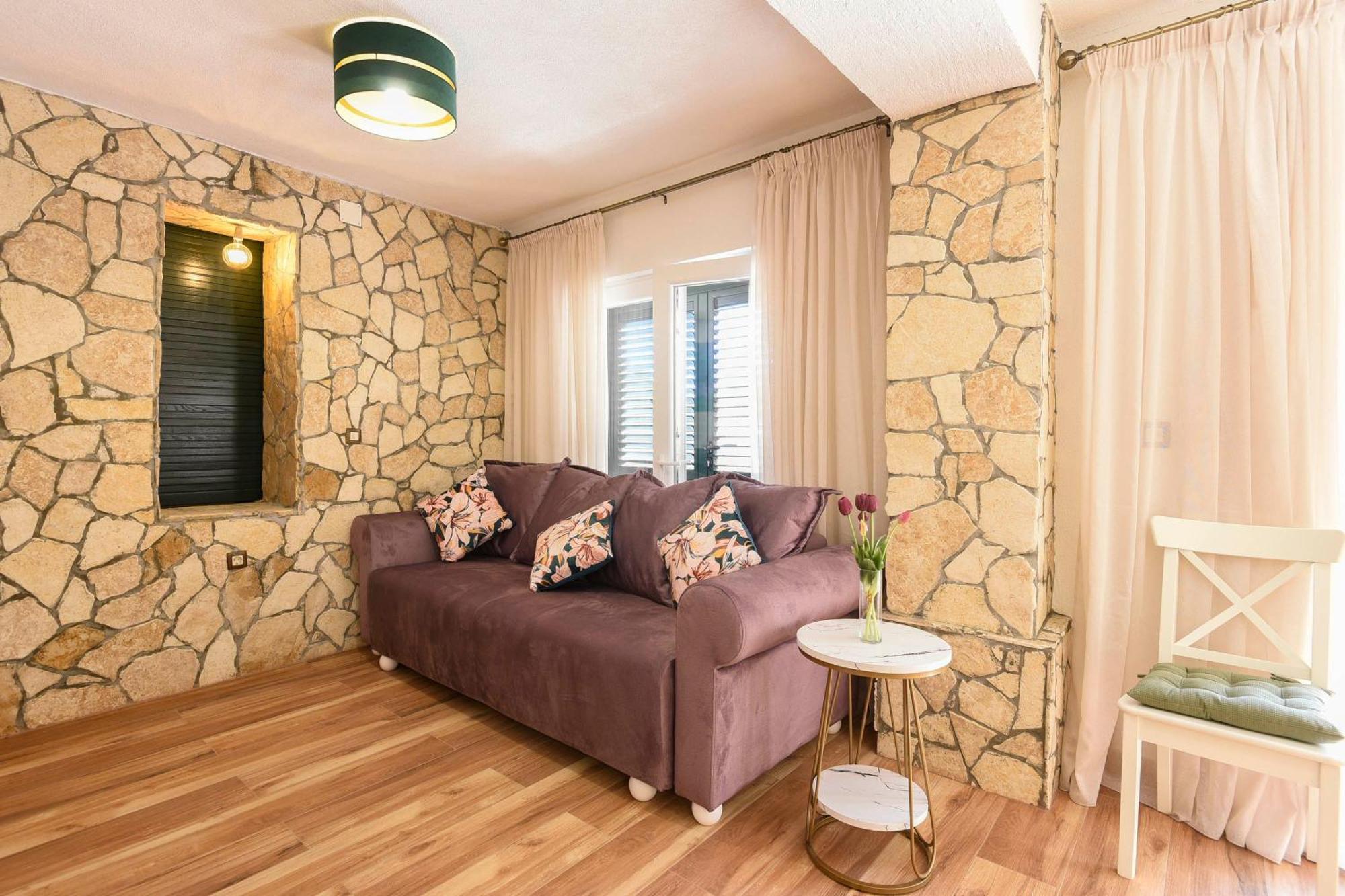 Oliva Villa *