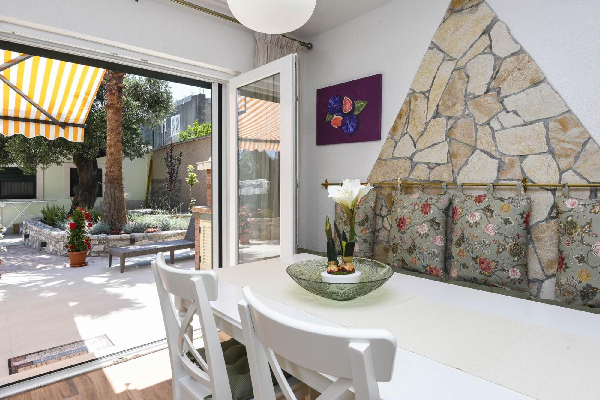 Oliva Villa *