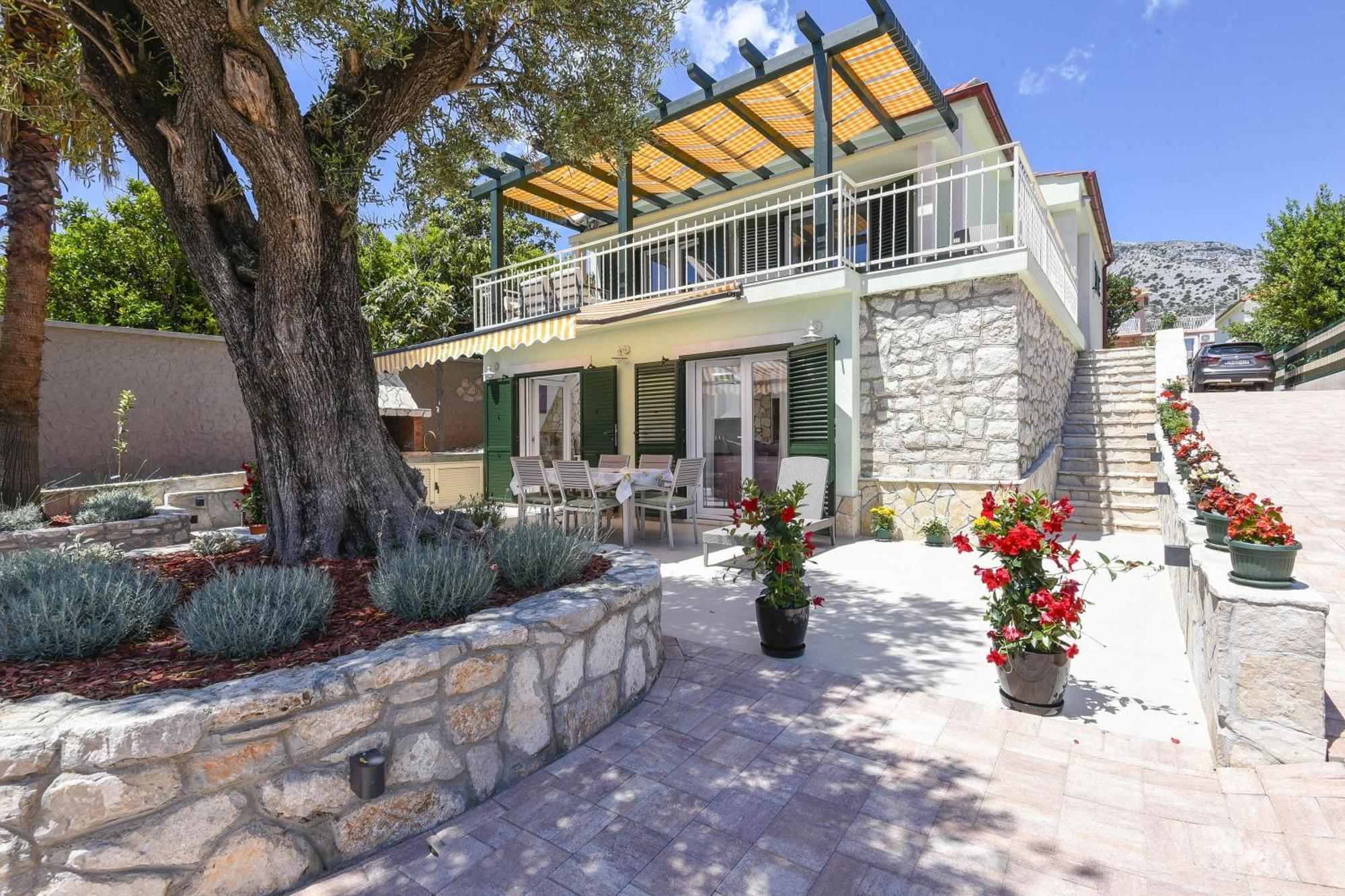 Oliva Villa