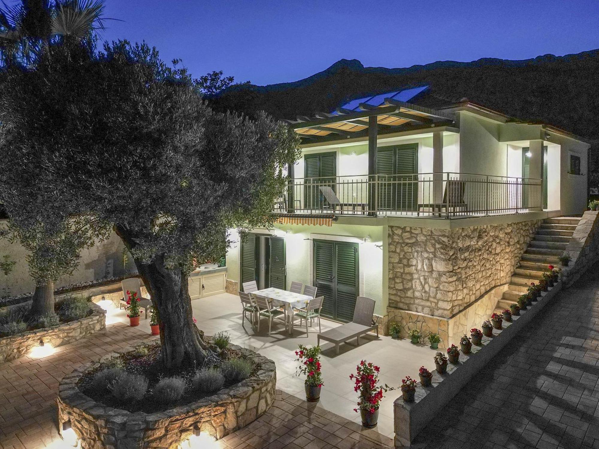 Oliva Villa *